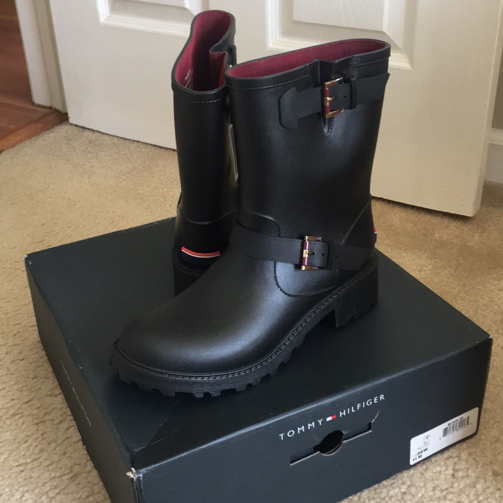 With tag and box Tommy Hilfiger rain boots